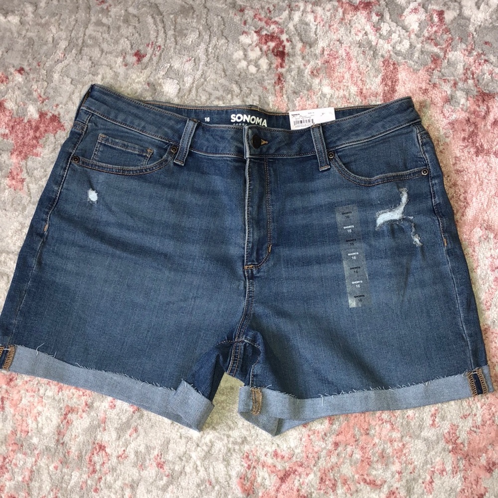 NWT Medium Wash High Rise Denim Short